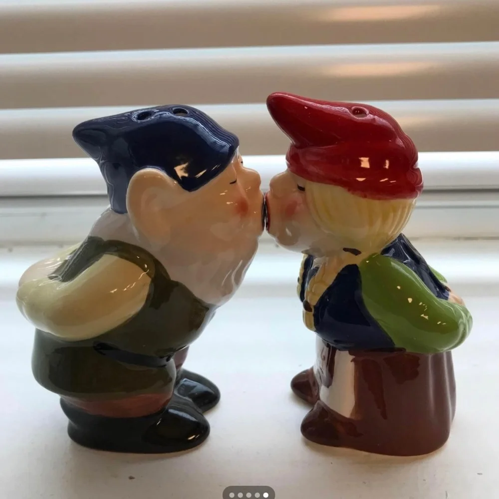 Gnome Salt and Pepper Shaker Set - Picture 2 of 4